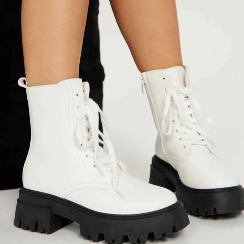 Rouge Broadway Helium boots with zipper, laces and high shaft, platform.